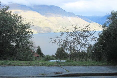 Photo of property in 20 Mckerrow Place, Sunshine Bay, Queenstown, 9300