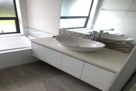 Photo of property in 10 Carthey Road, Wainui, 0932