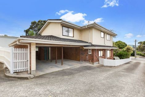 Photo of property in 8a Wendell Place, Greenlane, Auckland, 1061