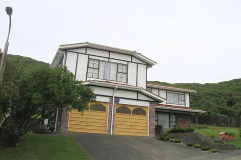 Photo of property in 42 Greyfriars Crescent, Tawa, Wellington, 5028