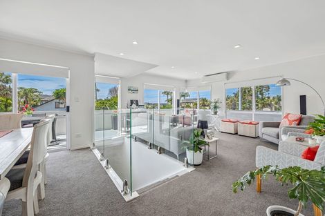Photo of property in 2 Harbour Lights Close, West Harbour, Auckland, 0618