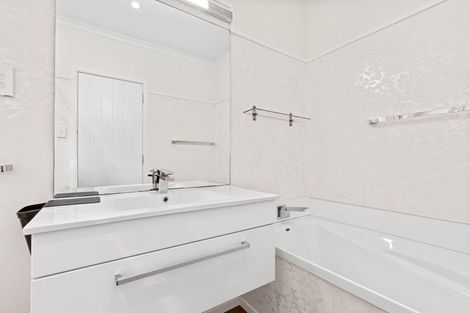 Photo of property in 73 Kawiu Road, Levin, 5510