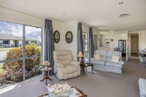 Photo of property in 16 Barry Curtis Place, Levin, 5510