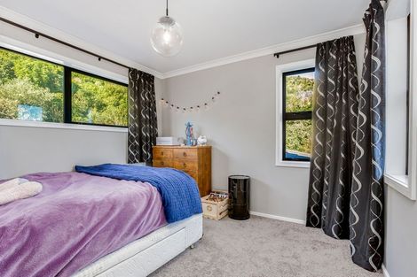 Photo of property in 15 Glenorchy Way, Aotea, Porirua, 5024