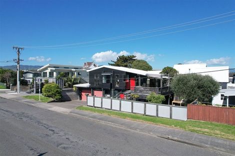 Photo of property in 2 Tahi Road, Paraparaumu Beach, Paraparaumu, 5032