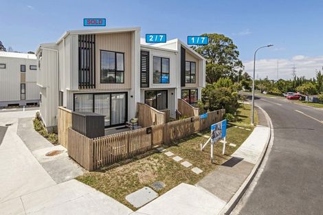 Photo of property in 1/7 Cedar Heights Avenue, Massey, Auckland, 0614