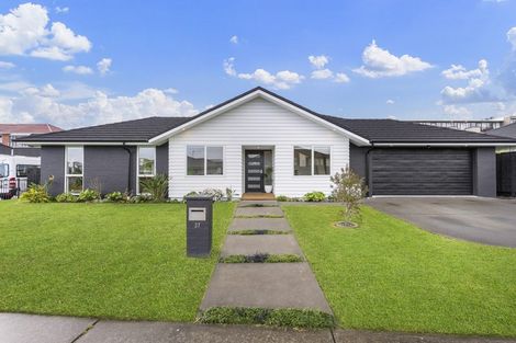 Photo of property in 37 Couldrey Crescent, Red Beach, 0932
