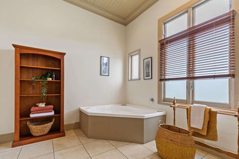 Photo of property in 92 Wood Street, Takaro, Palmerston North, 4410