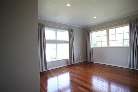 Photo of property in 988 East Coast Road, Northcross, Auckland, 0632