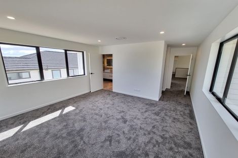 Photo of property in 25 Henriette Place, Totara Park, Auckland, 2105