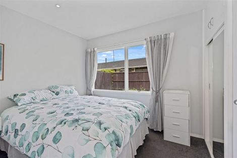 Photo of property in 2/5 Sarabande Avenue, Redwood, Christchurch, 8051