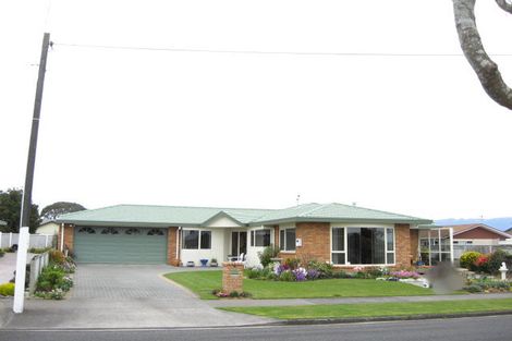 Photo of property in 8a Turakina Street, Merrilands, New Plymouth, 4312
