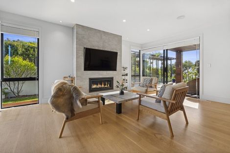 Photo of property in 37 Lake Pupuke Drive, Takapuna, Auckland, 0622