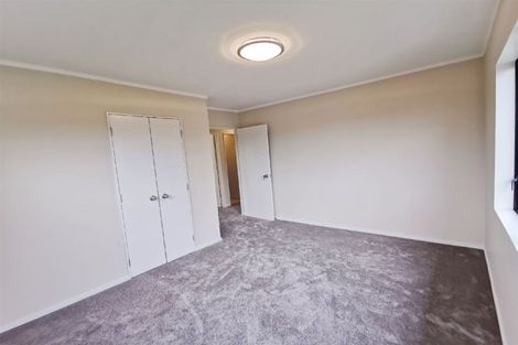 Photo of property in 2/13 Helicon Place, Totara Vale, Auckland, 0629