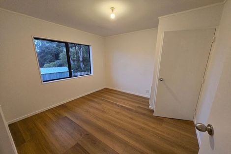 Photo of property in 2/26 Fernlea Rise, Bayview, Auckland, 0629
