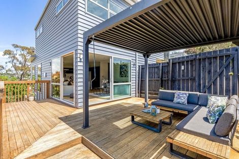 Photo of property in 17 Limmer Place, Browns Bay, Auckland, 0632