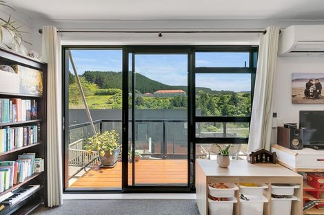 Photo of property in 7 Ara Patukawenga, Tawa, Wellington, 5028