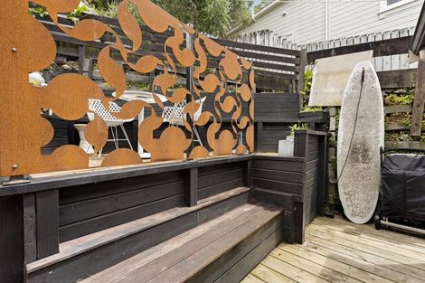 Photo of property in 180 Sutherland Road, Lyall Bay, Wellington, 6022