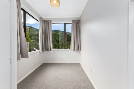 Photo of property in 25 Lincoln Avenue, Tawa, Wellington, 5028