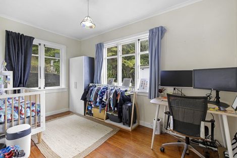 Photo of property in 33 Woodvale Grove, Fairfield, Lower Hutt, 5011