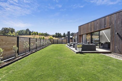 Photo of property in 7 Fern Burn Close, Wanaka, 9305