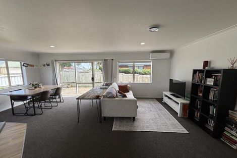 Photo of property in 8a Oakwood Place, Pukekohe, 2120