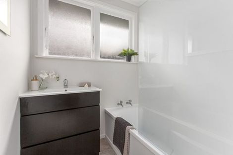 Photo of property in 32 Beauzami Crescent, Ascot Park, Porirua, 5024