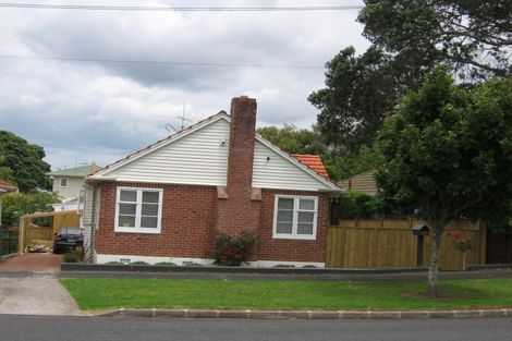 Photo of property in 104 Namata Road, One Tree Hill, Auckland, 1061