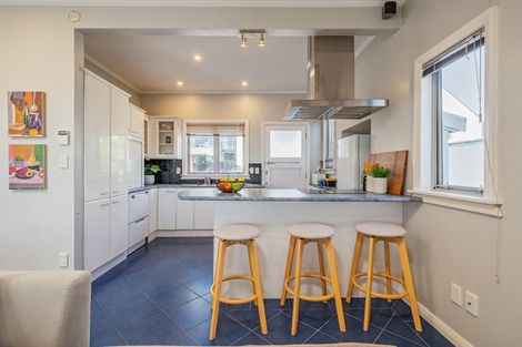 Photo of property in 7 Sunset Parade, Plimmerton, Porirua, 5026