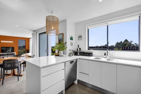 Photo of property in 12 Greenpath Lane, Hurworth, New Plymouth, 4310