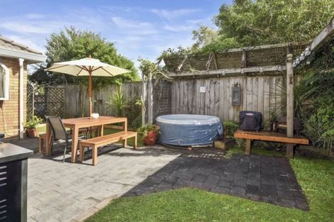 Photo of property in 237a Point Chevalier Road, Point Chevalier, Auckland, 1022