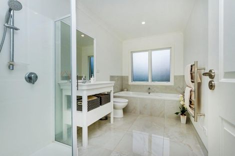 Photo of property in 315a Beach Road, Campbells Bay, Auckland, 0630