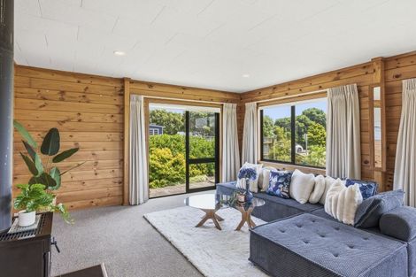 Photo of property in 130 Renown Road, Raumati South, Paraparaumu, 5032