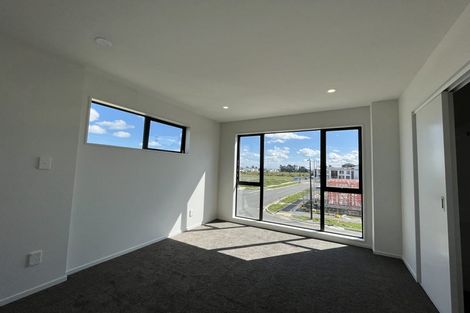 Photo of property in 2 Te Kaapia Road, Papakura, 2110