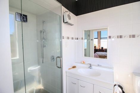 Photo of property in 160 Marine Parade, Bluff, 9814