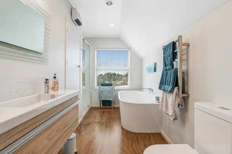 Photo of property in 25 Moffat Road, Red Beach, 0932