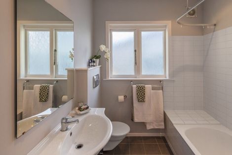 Photo of property in 24 Totara Road, Miramar, Wellington, 6022