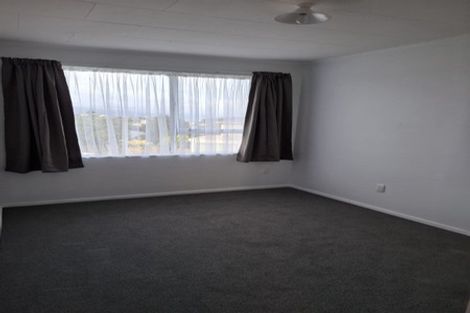 Photo of property in 4 Stroud Way, Newlands, Wellington, 6037