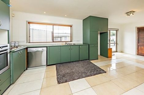 Photo of property in 30 Sutton Crescent, Papakura, 2110