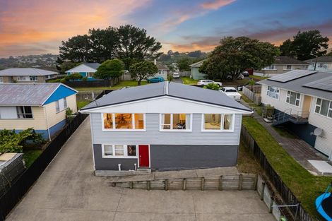 Photo of property in 16 Sasanof View, Ascot Park, Porirua, 5024