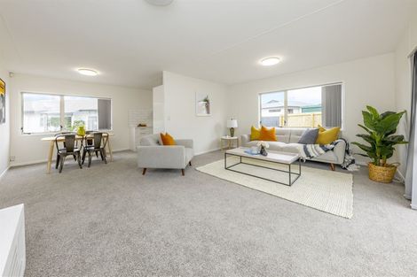 Photo of property in 2/7 Barneys Farm Road, Clendon Park, Auckland, 2103