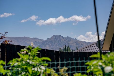 Photo of property in 7 Tahi Street, Albert Town, Wanaka, 9305