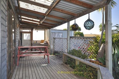 Photo of property in 32 Sandy Beach Road, Tinopai, 0593