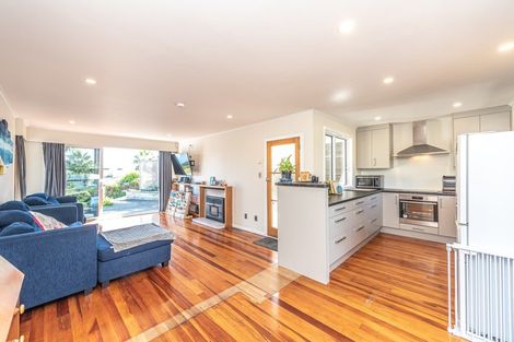 Photo of property in 67 Anzac Parade, Durie Hill, Whanganui, 4500
