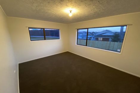 Photo of property in 17 Brougham Place, West Harbour, Auckland, 0618