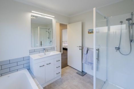 Photo of property in 2 Queenwood Road, Levin, 5510