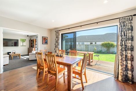 Photo of property in 14 Resolution Drive, Whitby, Porirua, 5024