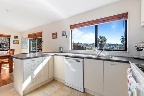 Photo of property in 12/76 Target Road, Totara Vale, Auckland, 0629