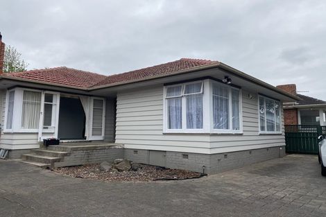Photo of property in 98 Hillsborough Road, Hillsborough, Auckland, 1042