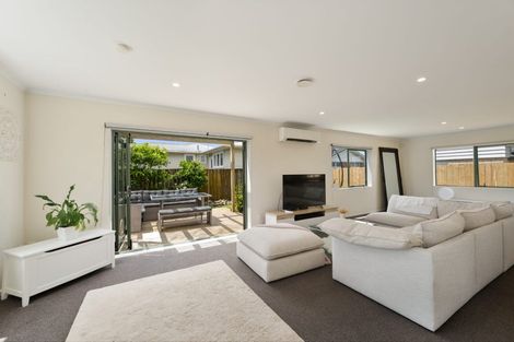 Photo of property in 33 Woodford Avenue, Henderson, Auckland, 0610